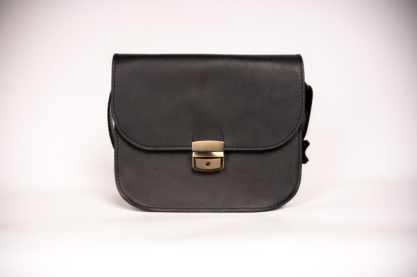 Saddle soma L Melna