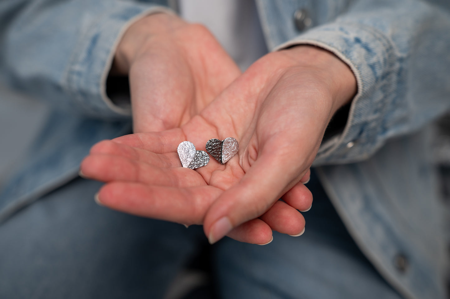 Heart earrings Shade of silver