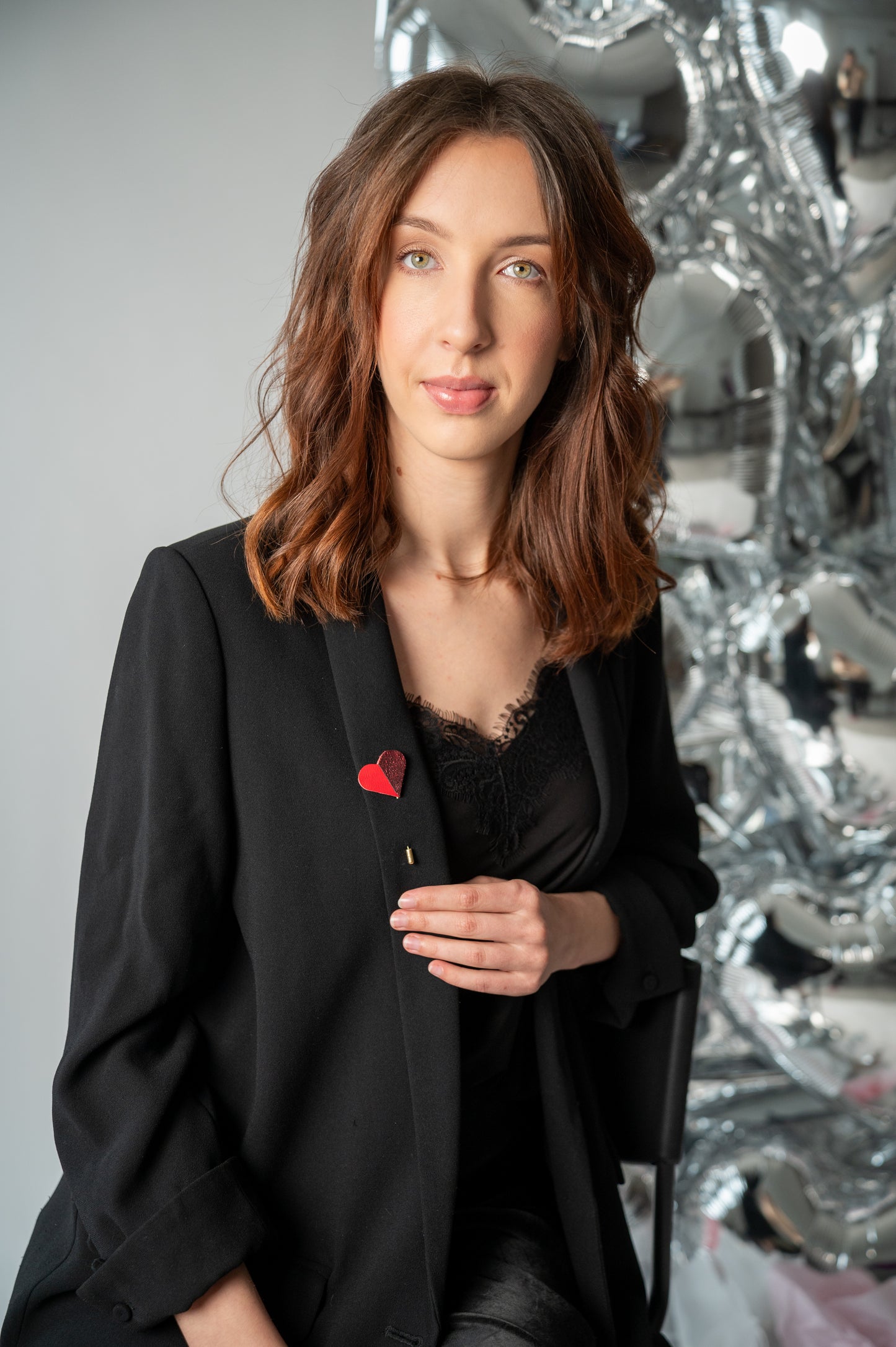 Sirds broša Sarkana