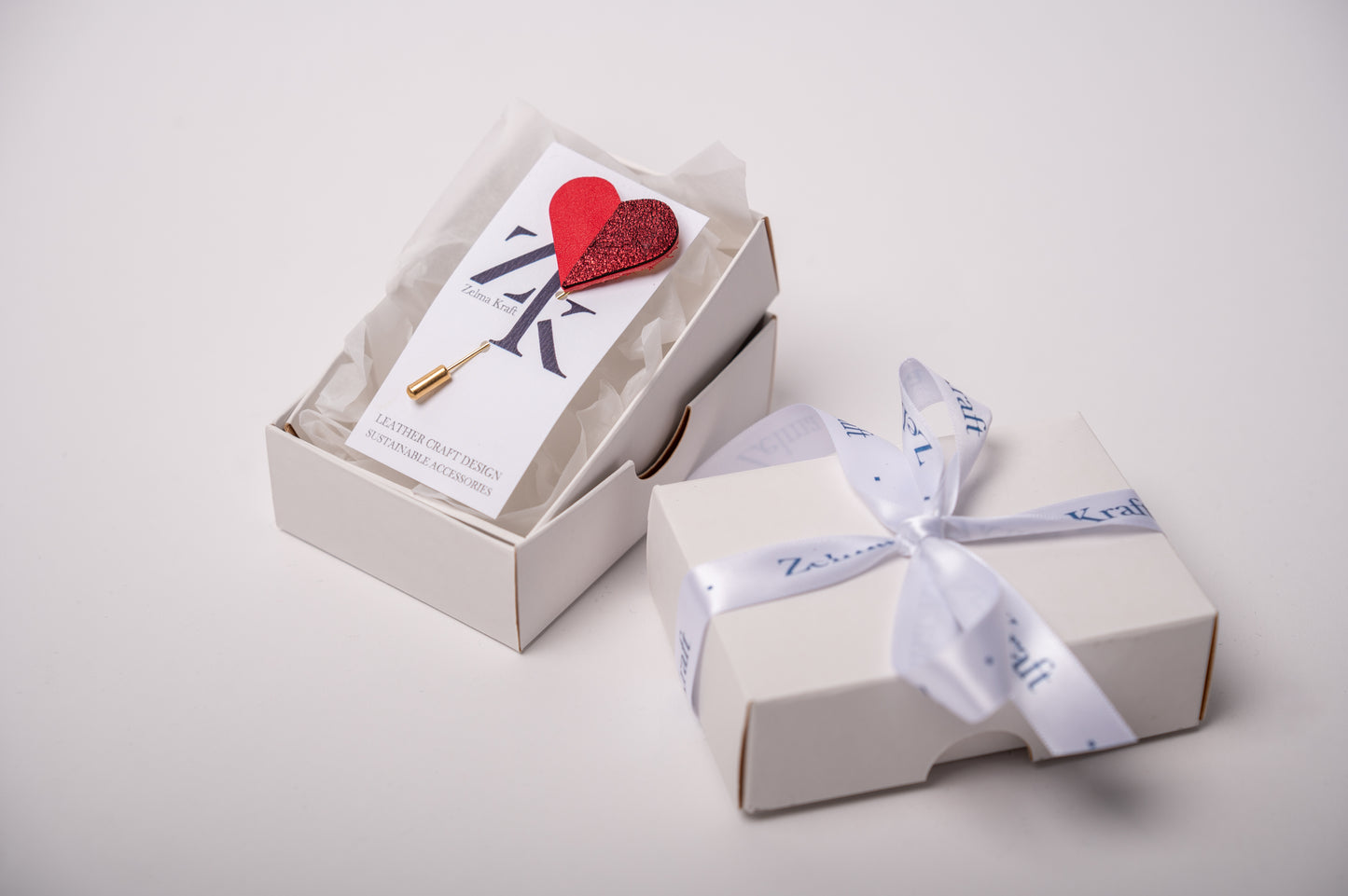 Sirds broša Sarkana