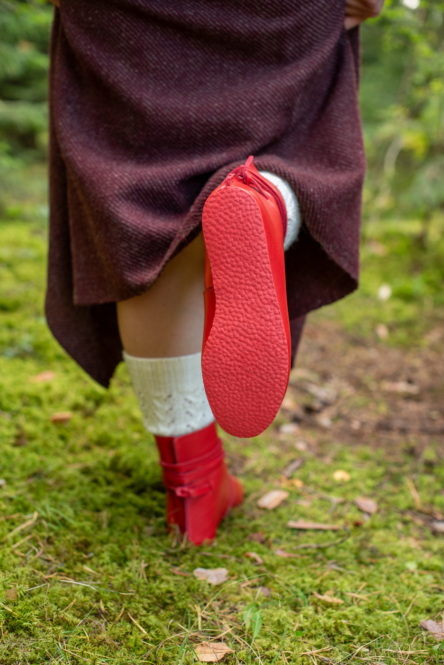 Zābaki Sarkani pusspīdīgi