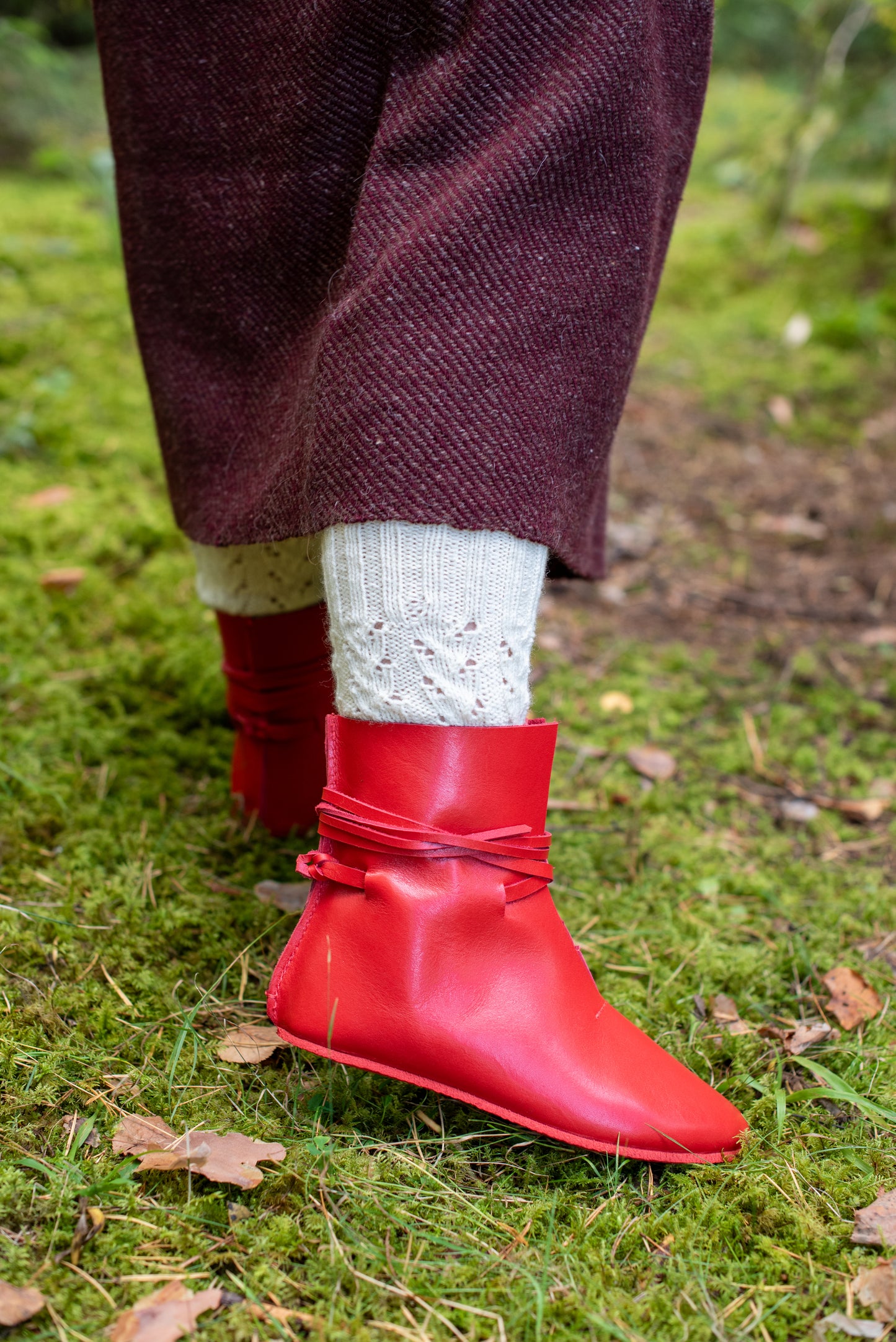 Zābaki Sarkani pusspīdīgi