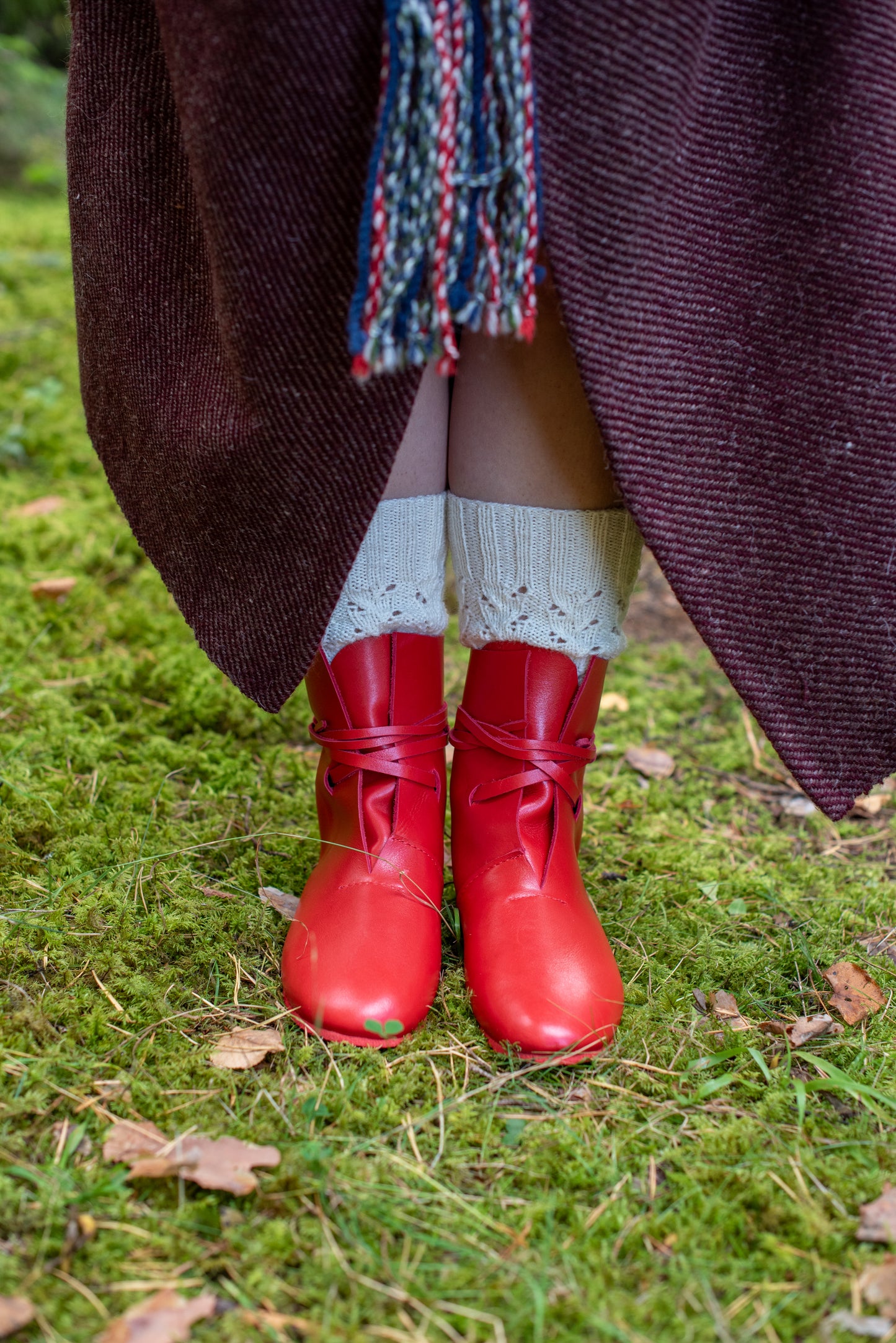 Zābaki Sarkani pusspīdīgi