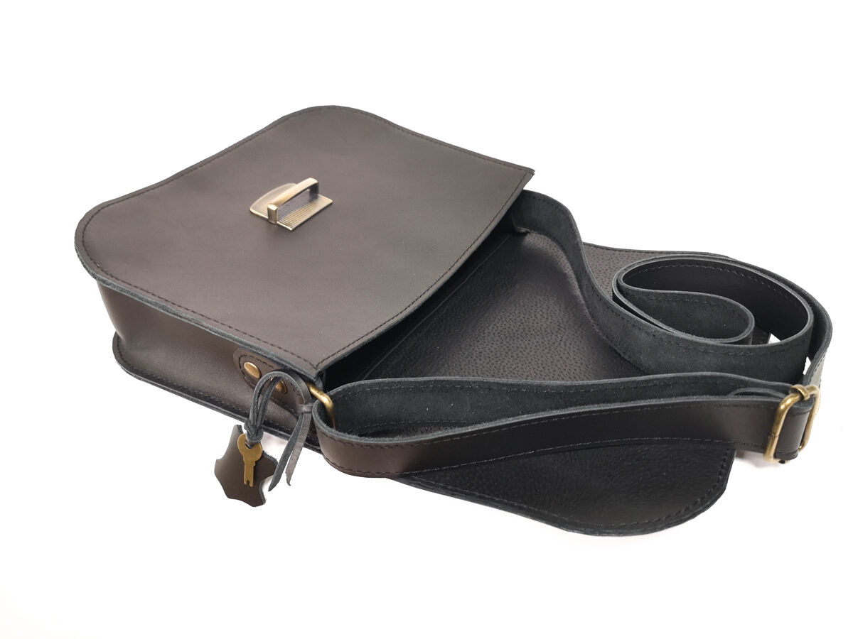 Saddle soma L Melna