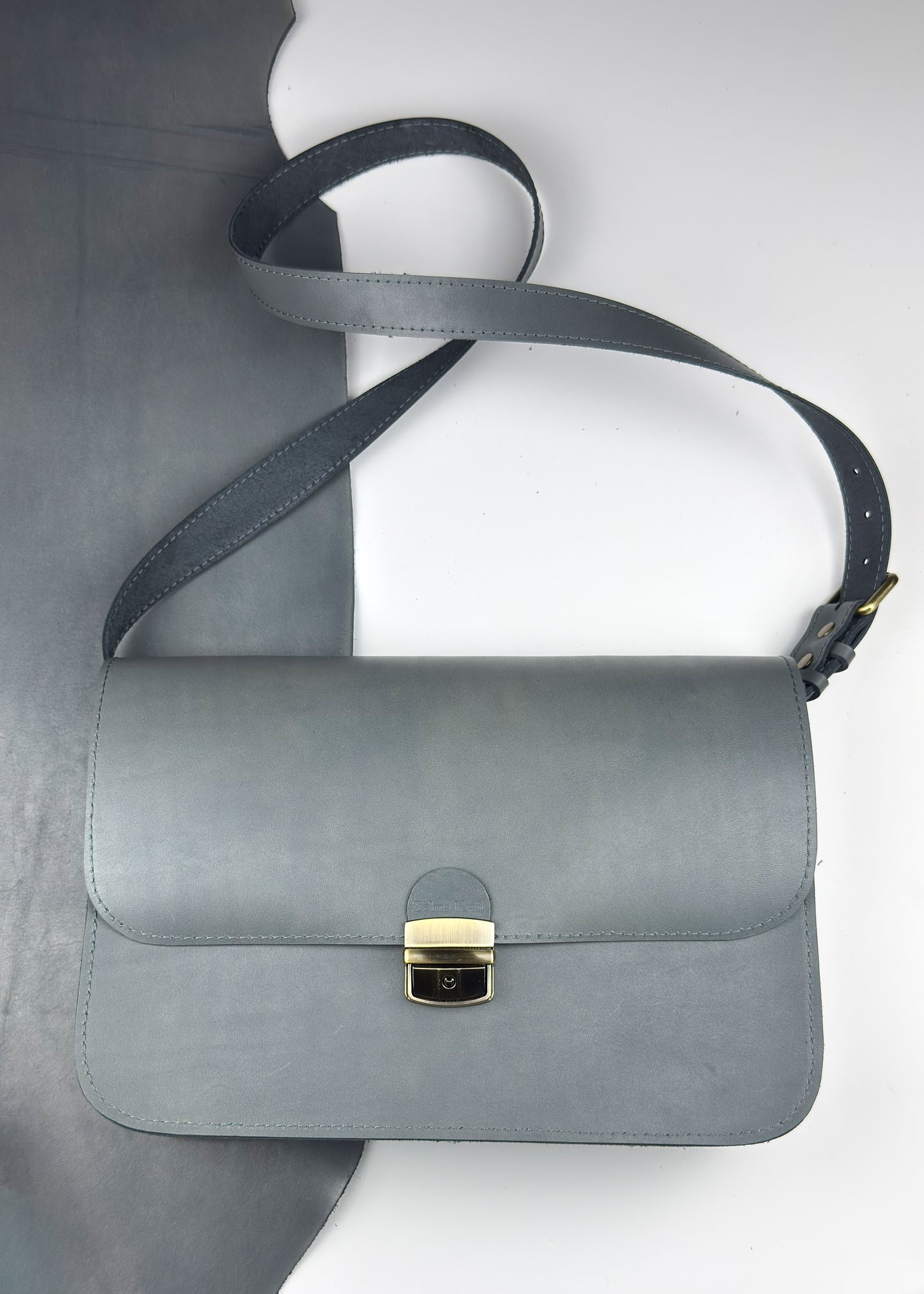 Saddle lielā soma Pelēka