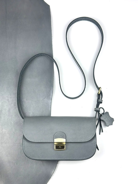 Saddle mazā soma Pelēka