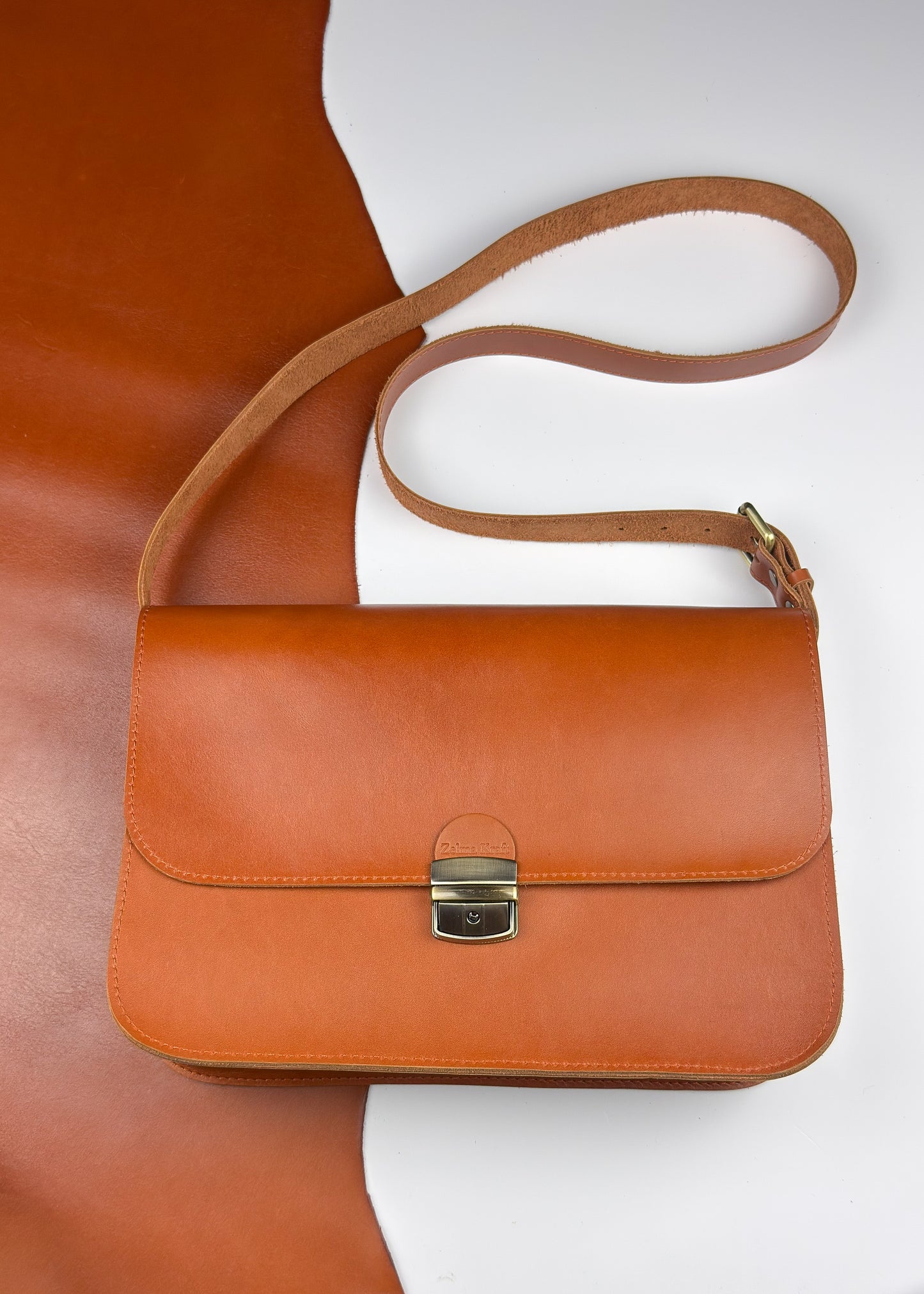 Saddle lielā soma Gaiši brūna