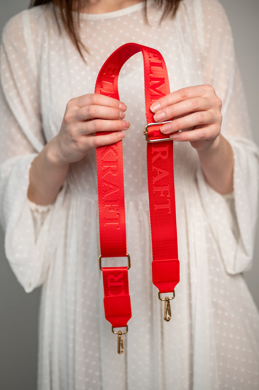 Plecu siksna ar logotipu Sarkana