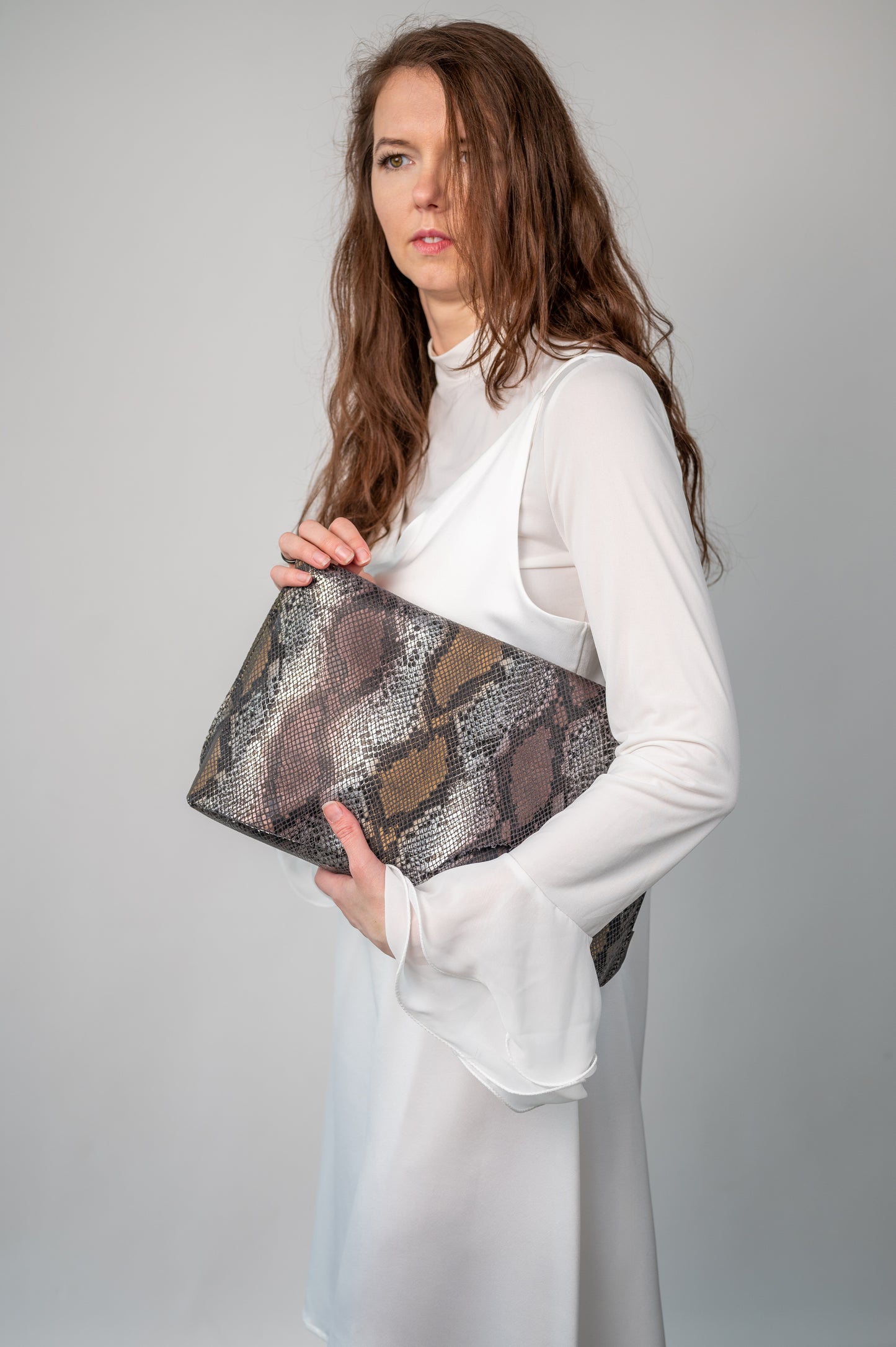 Clutch soma Čūskādas raksts tumši lillā