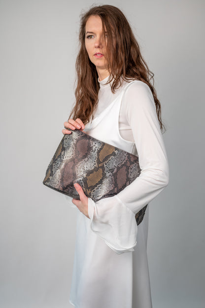 Clutch soma Čūskādas raksts tumši lillā